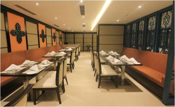 V Retreat Gurgaon Hotel Buitenkant foto