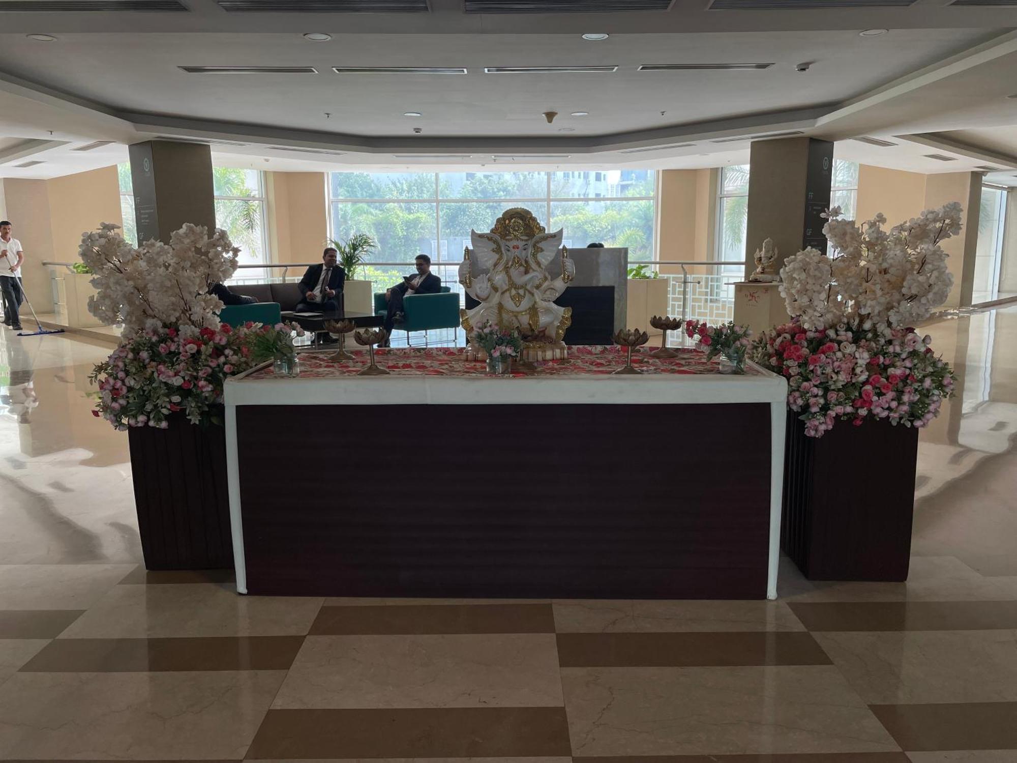 V Retreat Gurgaon Hotel Buitenkant foto