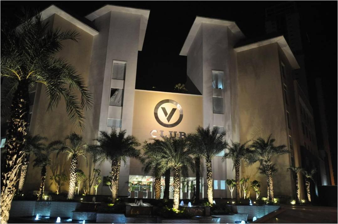 V Retreat Gurgaon Hotel Buitenkant foto