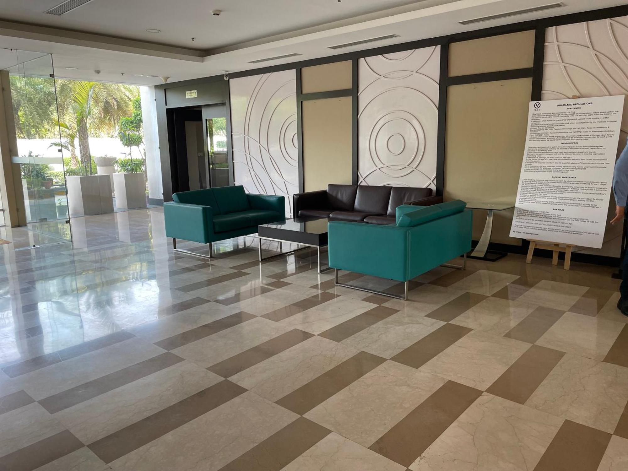 V Retreat Gurgaon Hotel Buitenkant foto